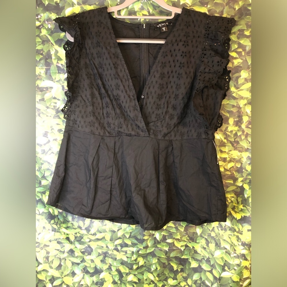 VENUS Black Ruffled Sleeveless Blouse